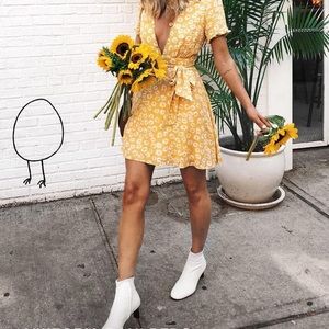 NWOT LULUS GARDEN EXPLORER MUSTARD YELLOW FLORAL PRINT MINI DRESS